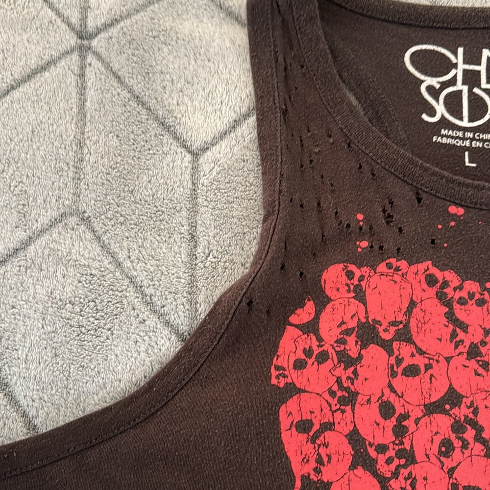 EUC Chaser Distressed Bleeding Heart Skull Tank - Large - Picture 8 of 12